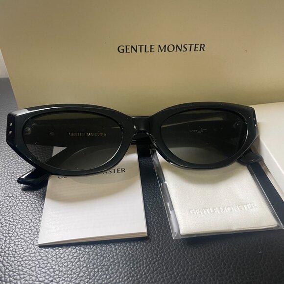 Gentle Monster Black Oval Sunglasses Gold Logo Chic It-Girl Style main image 6